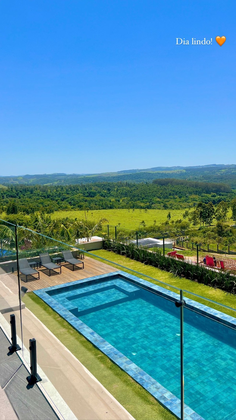 Piscina da casa de Arthur Aguiar — Foto: Instagram