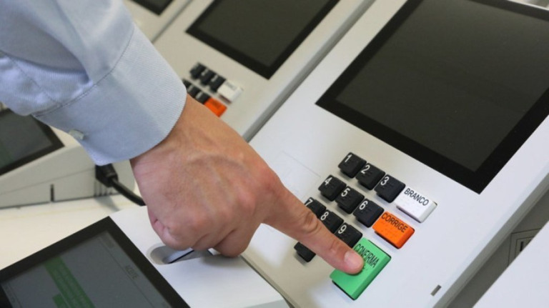 Mais de 2,2 milhões de eleitores vão às urnas no Distrito Federal