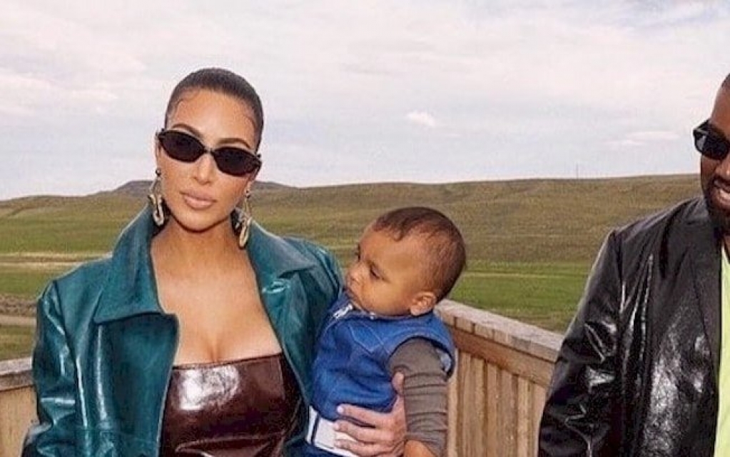 Kanye West compartilha fotos de Kim: "Traga a nossa família de volta" Kanye West compartilha fotos de Kim: "Traga a nossa família de volta"
