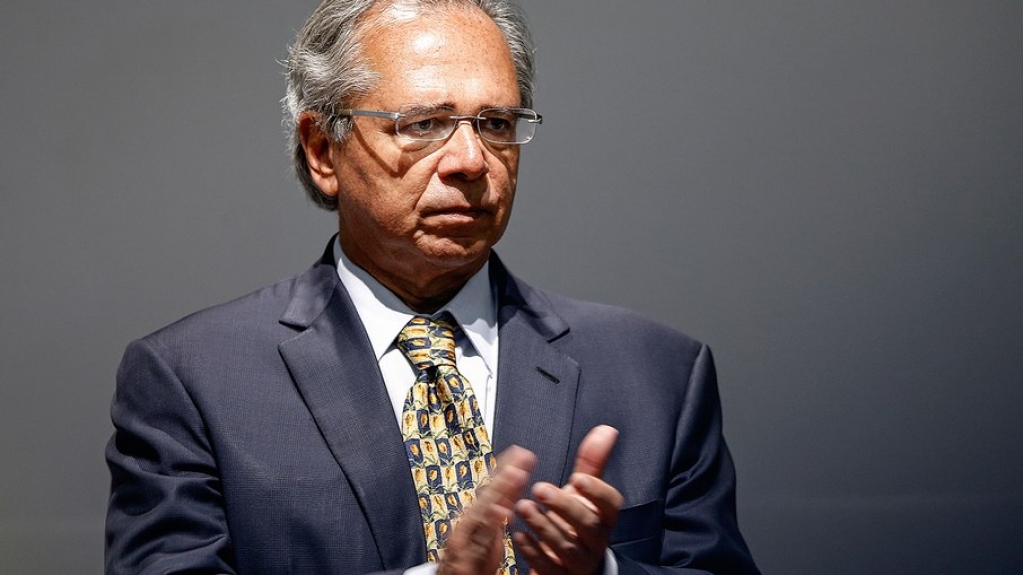 "Faria Loser": cartazes em São Paulo chamam Paulo Guedes de perdedor; veja