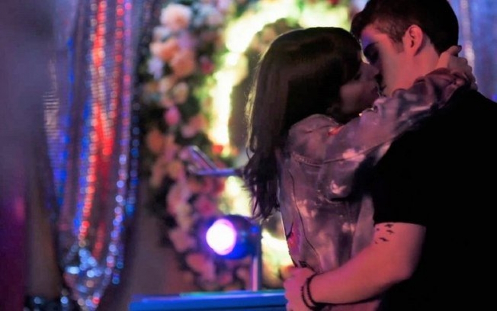 "Quanto Mais Vida Melhor": Guilherme flagra Flávia beijando outro "Quanto Mais Vida Melhor": Guilherme flagra Flávia beijando outro