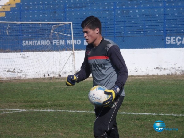 Goleiro Matheus Poletine foi expulso no final do primeiro tempo em