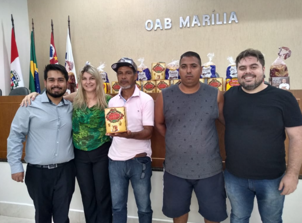 Comissão da OAB doa panetones para Natal de moradores de rua