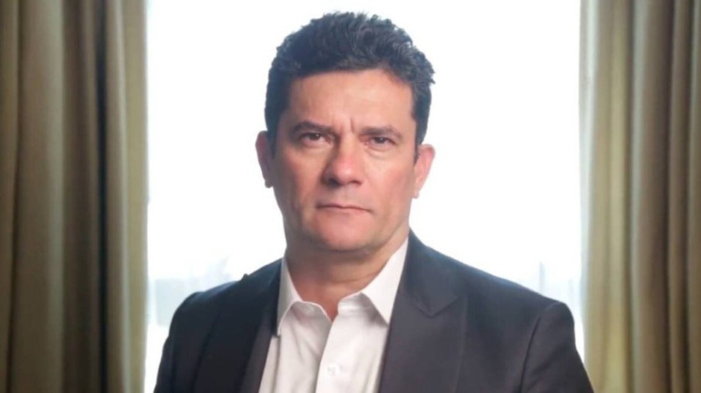 Sergio Moro vota em Curitiba e diz que jamais vai apoiar Lula