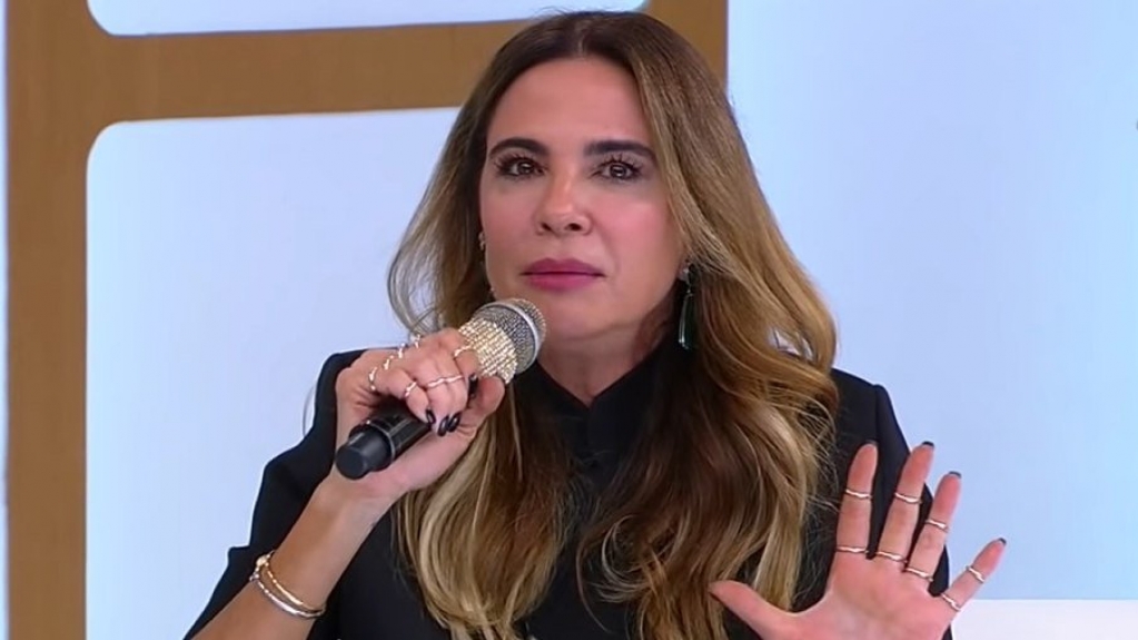 Record ataca a concorrência para ter nova apresentadora no Ilha Record Record ataca a concorrência para ter nova apresentadora no Ilha Record
