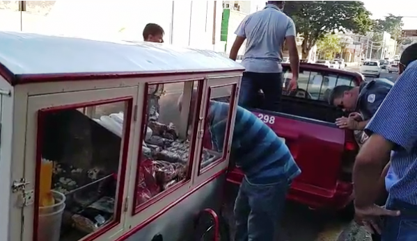 Prefeitura apreende carrinho de pipoca e caso gera onda de reações