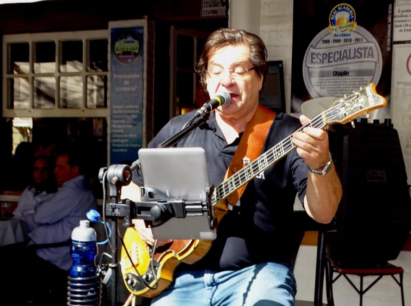 Músico Carlos Araújo morre em Sorocaba 36h após último show, em Marília