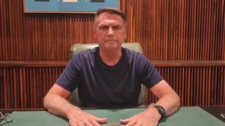 Gastos no cartão corporativo de Bolsonaro aumentaram 108% nas eleições