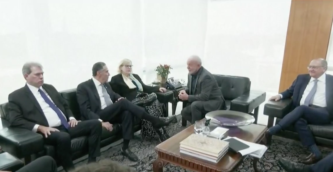 Lula se reuniu com Rosa Weber, Luís Roberto Barroso e Dias Toffoli para discutir medidas a serem tomadas após atos terroristas em Brasília. Foto: Reprodução / TV Globo - 09.01.2023