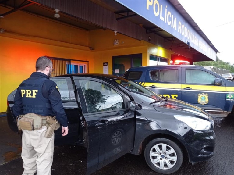 PRF prende em Ourinhos acusado de furto de carro e cartão no Paraná