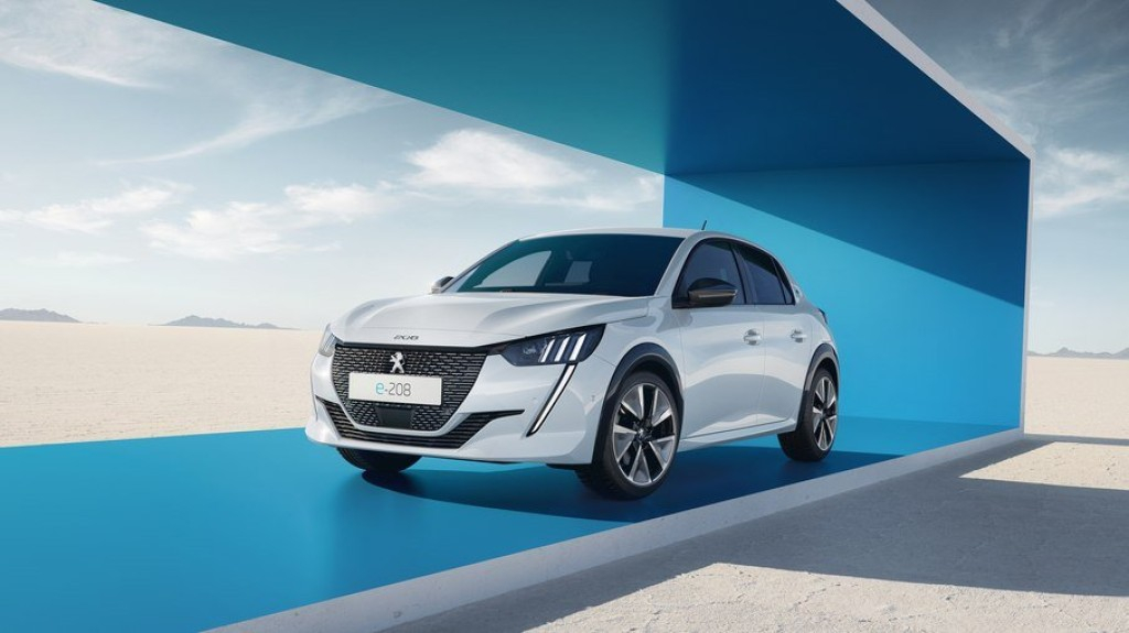 Peugeot 208 elétrico recebe motor de 308 e ganha mais autonomia