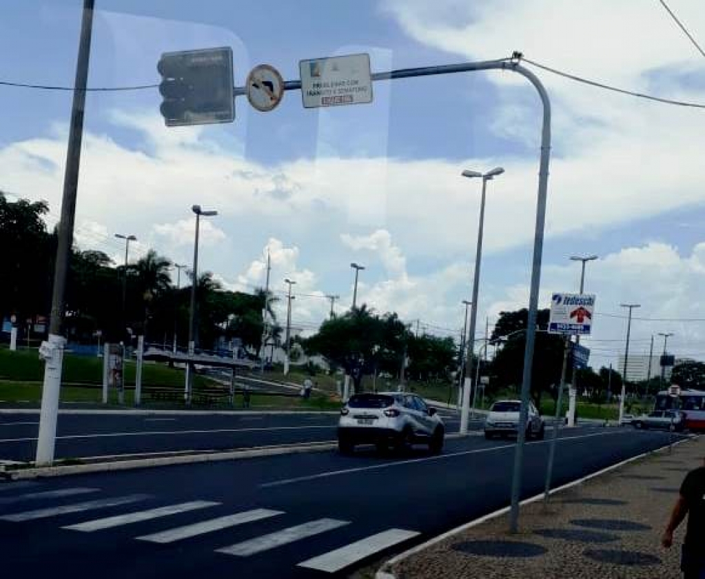 Centro tem semáforos travados e serviços sem energia em Marília