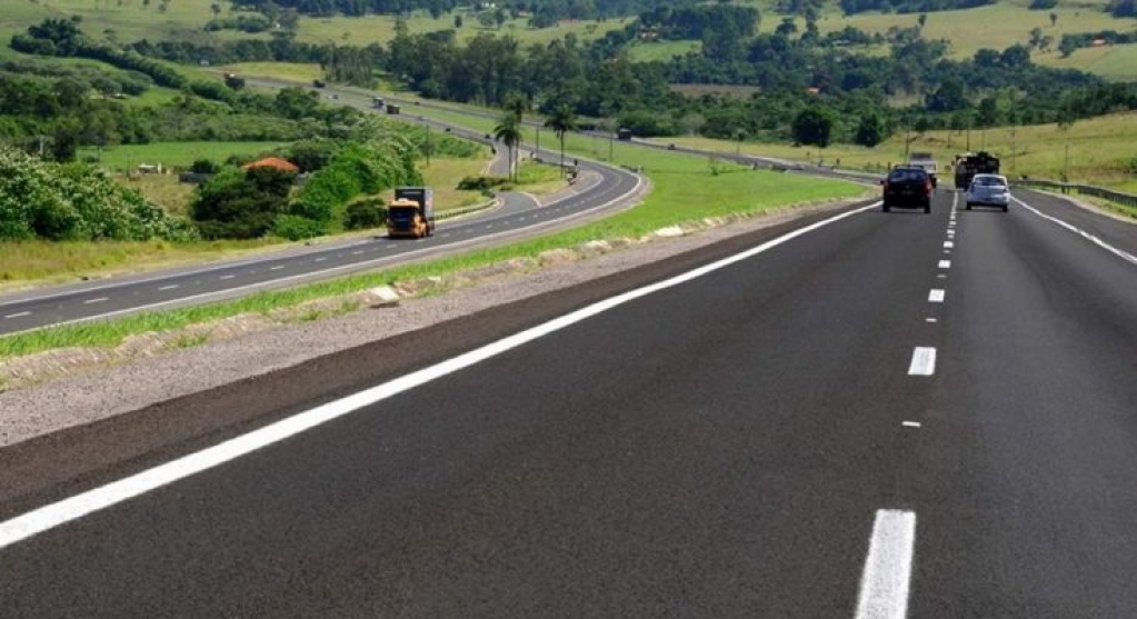 Rodovias divulgam horários de pico e projeção de trafego no feriado