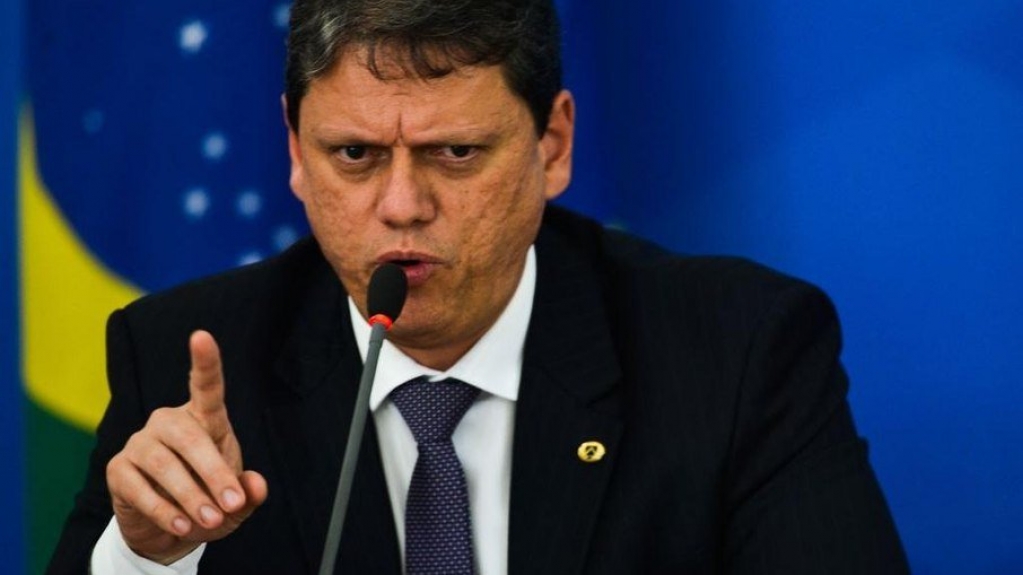 Ministro minimiza greve dos caminhoneiros e sugere desistência do auxílio diesel