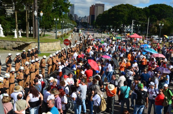 Secretário de Educação do Paraná pede demissão após protesto de professores