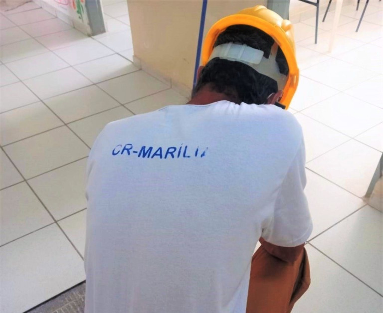 Detentos trabalham na manutenção e reparos de prédio da Apae de Marília