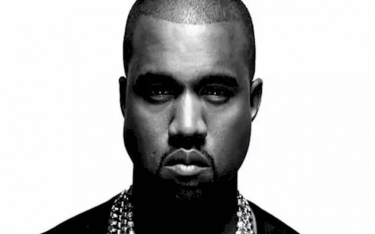 Kanye West acusa marca esportiva de copiar seu modelo de tênis