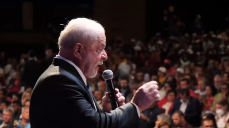Lula diz que projeto de 13 anos do PT foi destruído nos últimos 6 anos