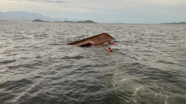 Baía de Guanabara: buscas por desaparecidos em naufrágio continuam