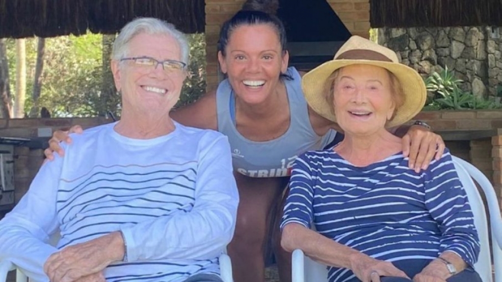 Nora de Tarcísio Meira e Gloria Menezes recebe segunda dose contra Covid-19