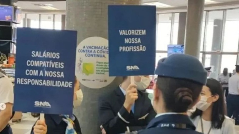 Greve de aeronautas entra no 3º dia e aeroportos lidam atrasos em voos