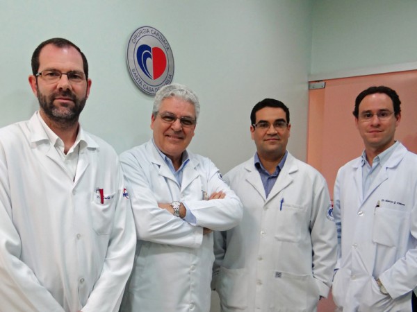 Cardiologista clínico Eraldo Antônio Pelloso e cirurgiões cardíacos Rubens Tofano de Barros, Sérgio Marques Pereira, Marcos Gradim Tiveron – Divulgação