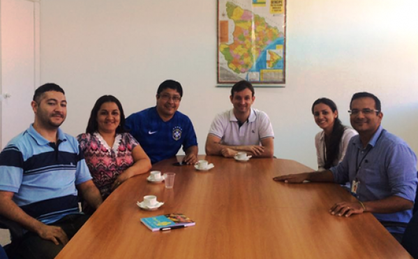 Professor Fábio Decêncio, de Marília, em encontro com pesquisadores e técnicos do SergipeTec