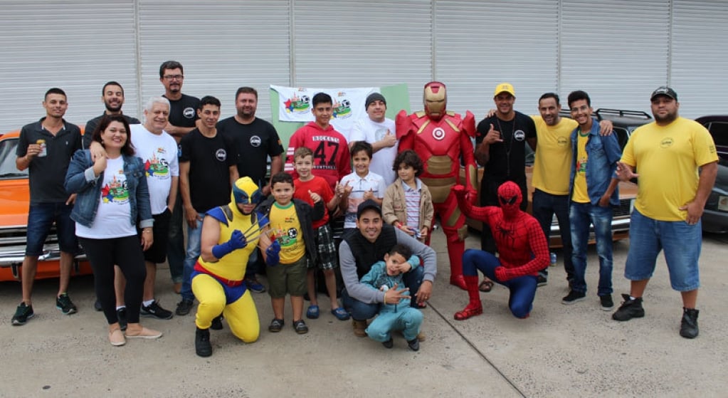 Clube do Opala doa camisetas e divulga McDia Feliz em Marília