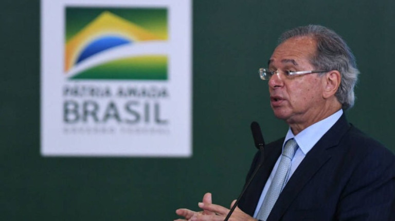 Guedes critica BC por alertas sobre risco fiscal em 2021