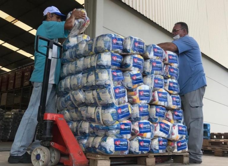 Gota de Leite recebe cestas básicas da promoção de aniversário do Tauste