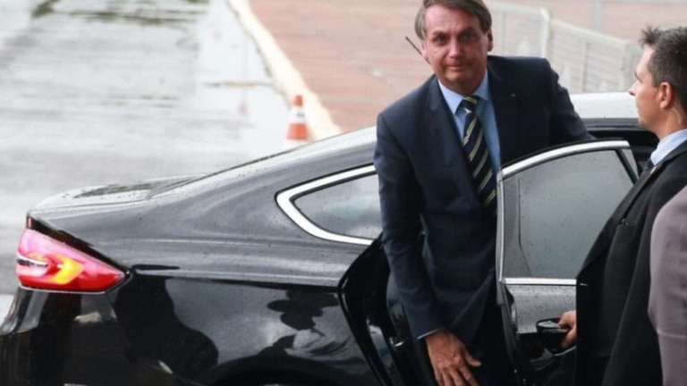 Marcelo Camargo/Agência Brasil – 26/04/2023 Ex-presidente Jair Bolsonaro (PL) após prestar depoimento à Polícia Federal (PF) sobre os ataques do dia 8 de janeiro em Brasília
