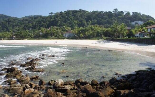 Foto da praia de São Pedro, no Guarujá.