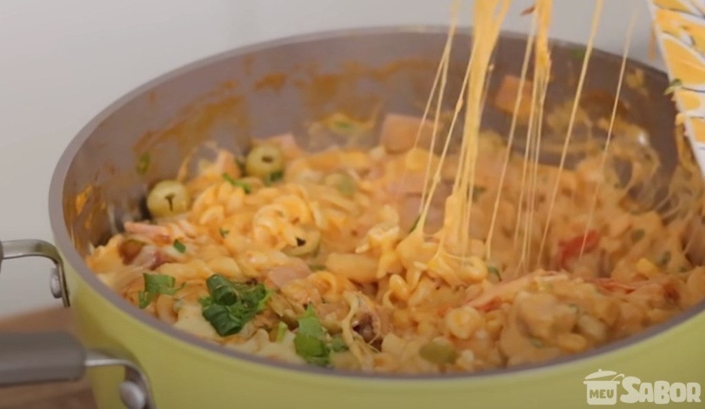 Aprenda a fazer uma deliciosa macarronada com frango cremoso