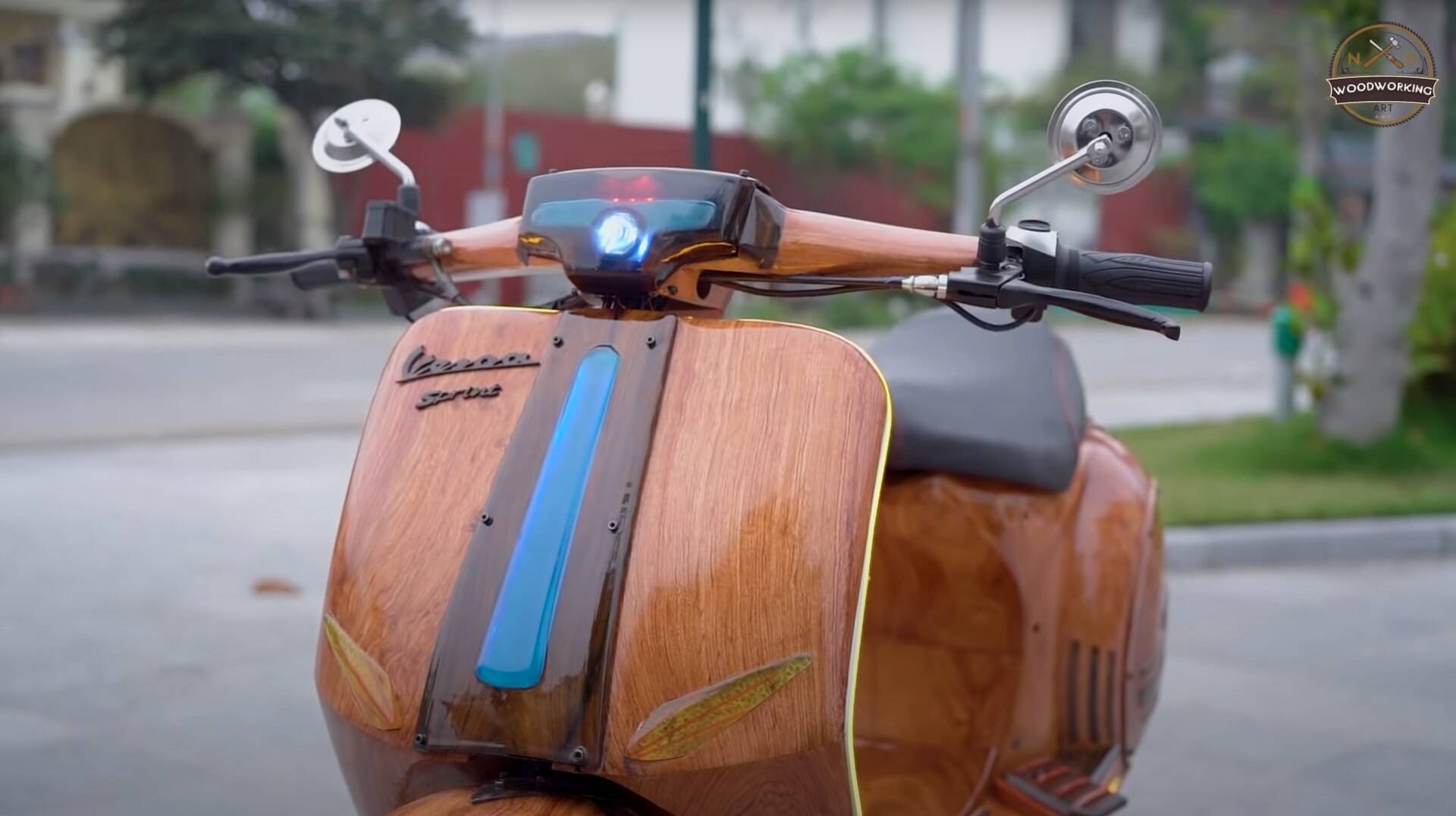 Vespa Sprint de madeira. Foto: Reprodução