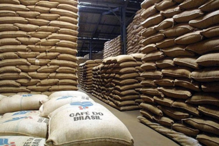 Previsão de chuva em Minas Gerais faz preços do café e outros produtos oscilar na Bolsa de Nova York