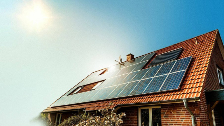 Energia solar em casas deve dobrar até o fim do ano, prevê associação
