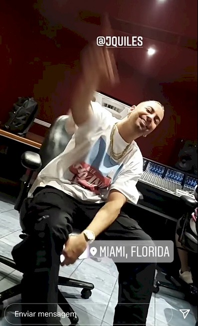 Anitta se encontra com famoso produtor em estúdio nos EUA 