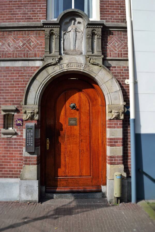 Begijnhof, o jardim secreto de Amsterdam que foi ocupado por mulheres. Foto: Reprodução/Conexão Amsterdam