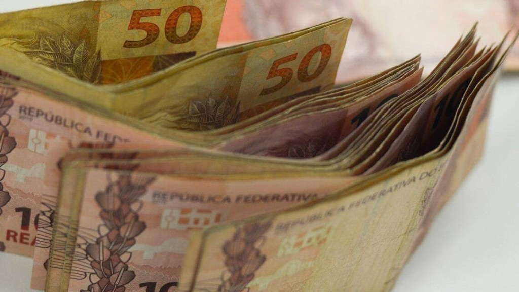 Marcello Casal Jr/Agência Brasil Aumento do salário mínimo impacta muitas famílias