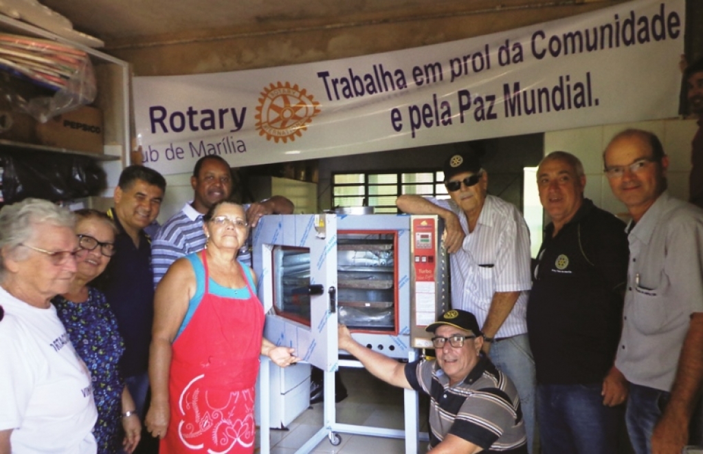 Rotarianos entregam forno para Horta Comunitária de Marília