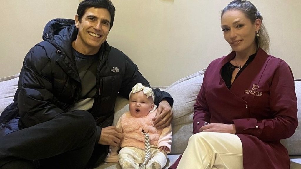 Reynaldo Gianecchini é visto no consultório odontológico de Priscilla Pocallet
