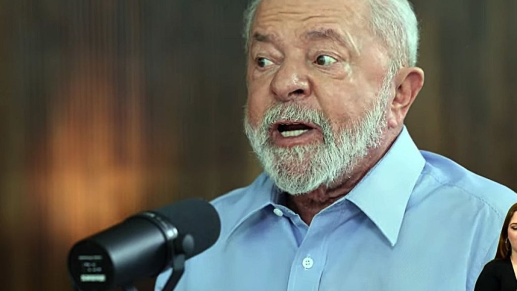Ricardo Stuckert/PR – 13/06/2023 Presidente Lula conversa com o jornalista Marcos Uchoa no programa Conversa com o Presidente