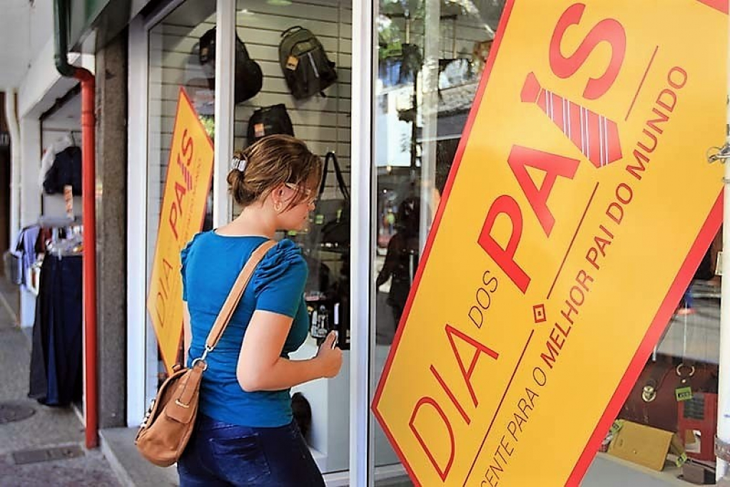 Comércio abre até 22h na sexta e expectativa é grande em Marília' Comércio abre até 22h na sexta e expectativa é grande em Marília'