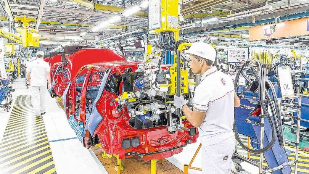Selic elevada encarece carro popular em até R$ 10 mil Selic elevada encarece carro popular em até R$ 10 mil