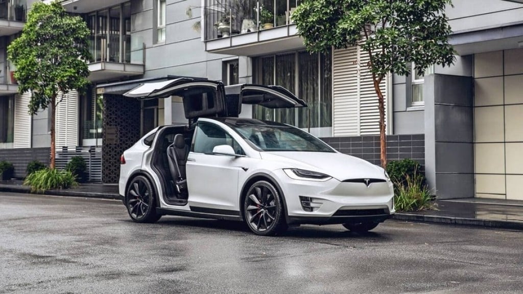 Tesla reduz preço do Model X em 10 mil dólares