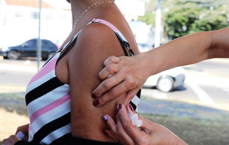 Vacinação contra sarampo inicia fase para jovens e adultos nesta segunda