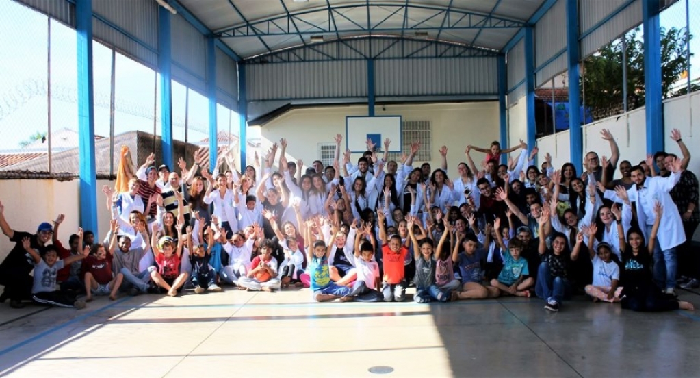 Estudantes de Veterinária promovem dia de lazer na Juventude Criativa