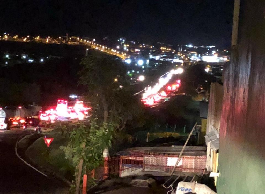 Acidente provoca congestionamento na rodovia do Contorno Acidente provoca congestionamento na rodovia do Contorno