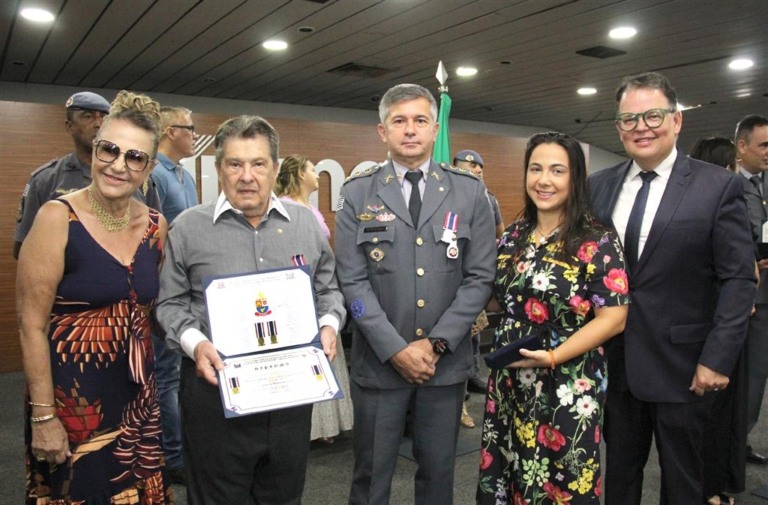 Reitor da Unimar é homenageado em celebração dos 50 anos do 9º Batalhão da PM