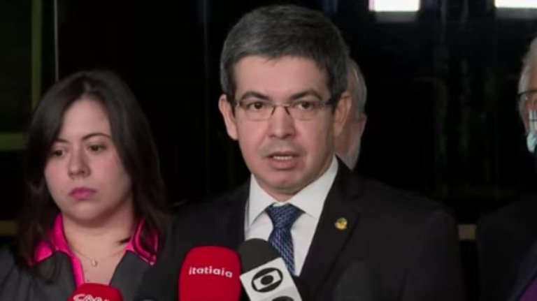 Randolfe pede que ministro do TCU seja afastado após áudio vazado